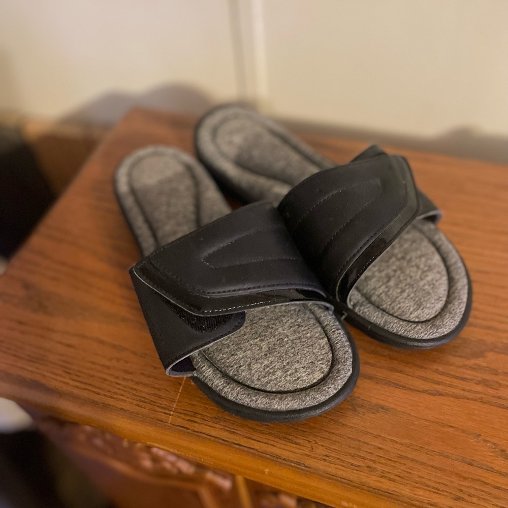 Slipper shoes adjustable